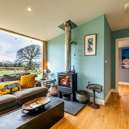 Penrhiw - A Country Cottage With Mountain Views Newport  Bagian luar foto