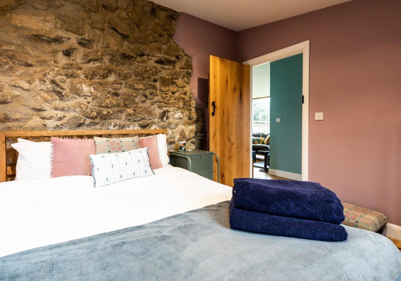 Penrhiw - A Country Cottage With Mountain Views Newport  Bagian luar foto
