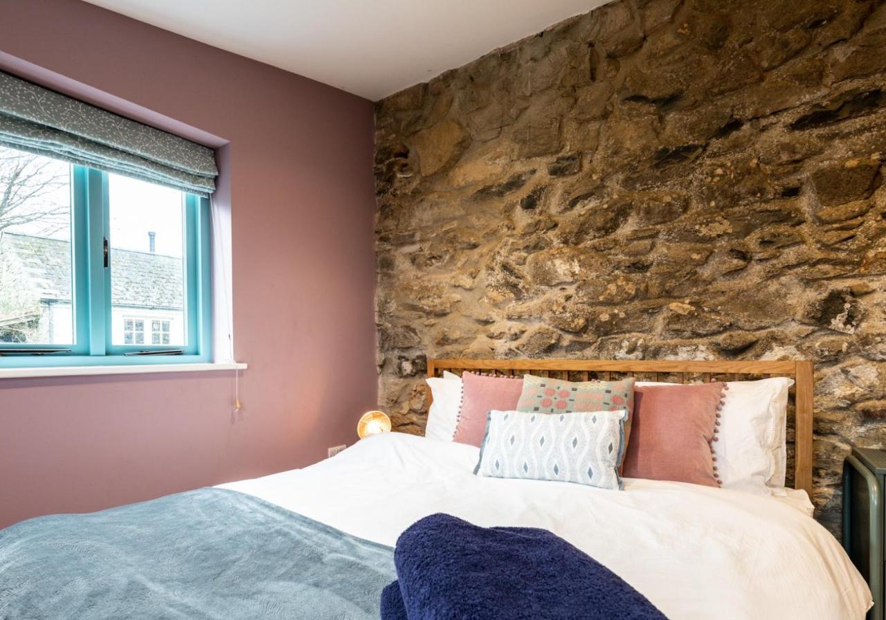 Penrhiw - A Country Cottage With Mountain Views Newport  Bagian luar foto