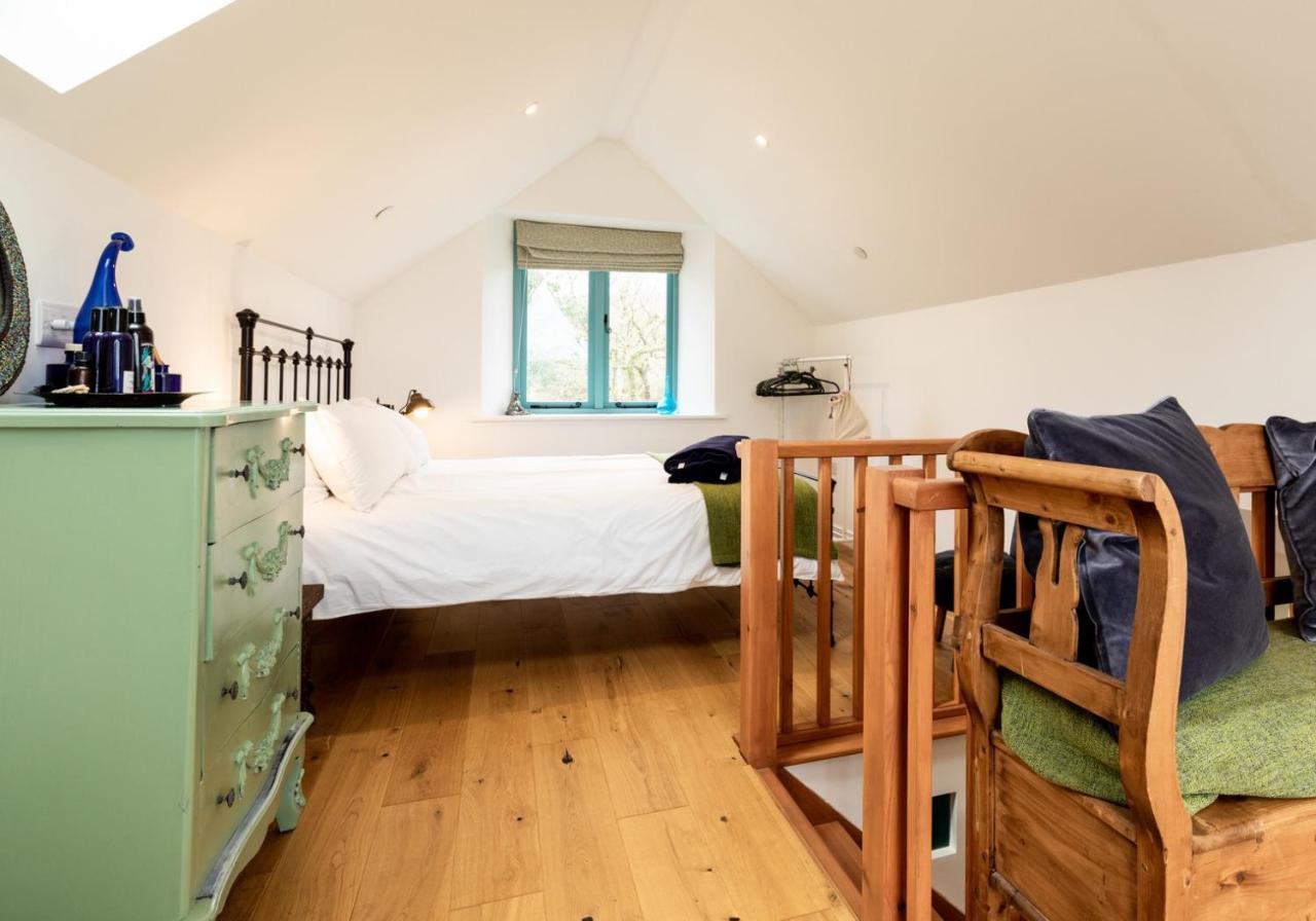 Penrhiw - A Country Cottage With Mountain Views Newport  Bagian luar foto