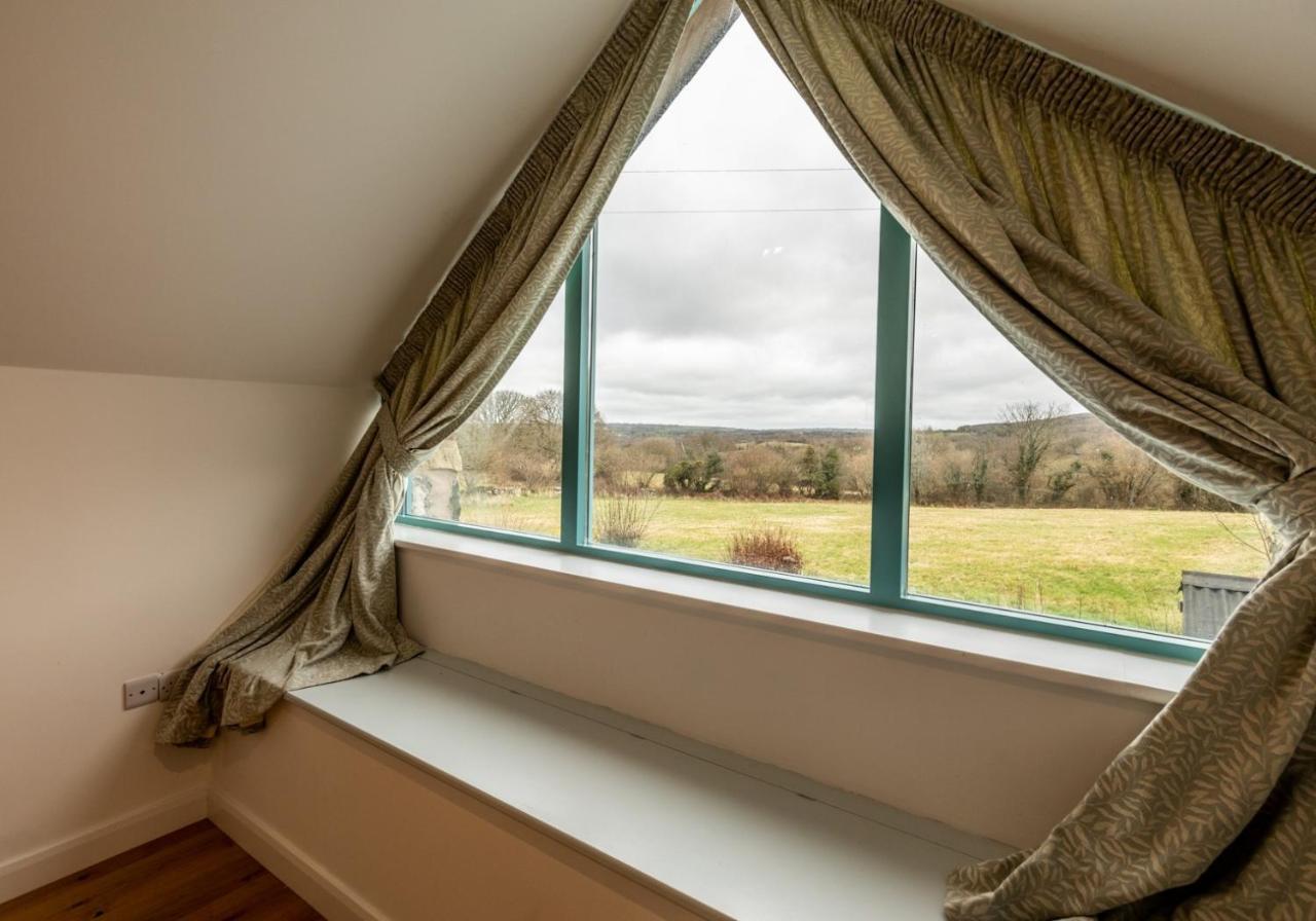 Penrhiw - A Country Cottage With Mountain Views Newport  Bagian luar foto