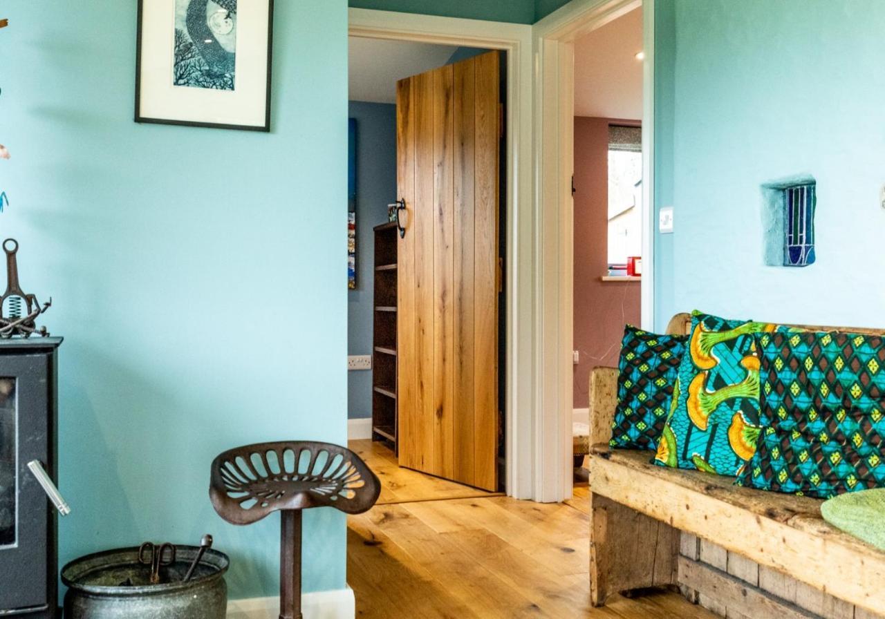 Penrhiw - A Country Cottage With Mountain Views Newport  Bagian luar foto