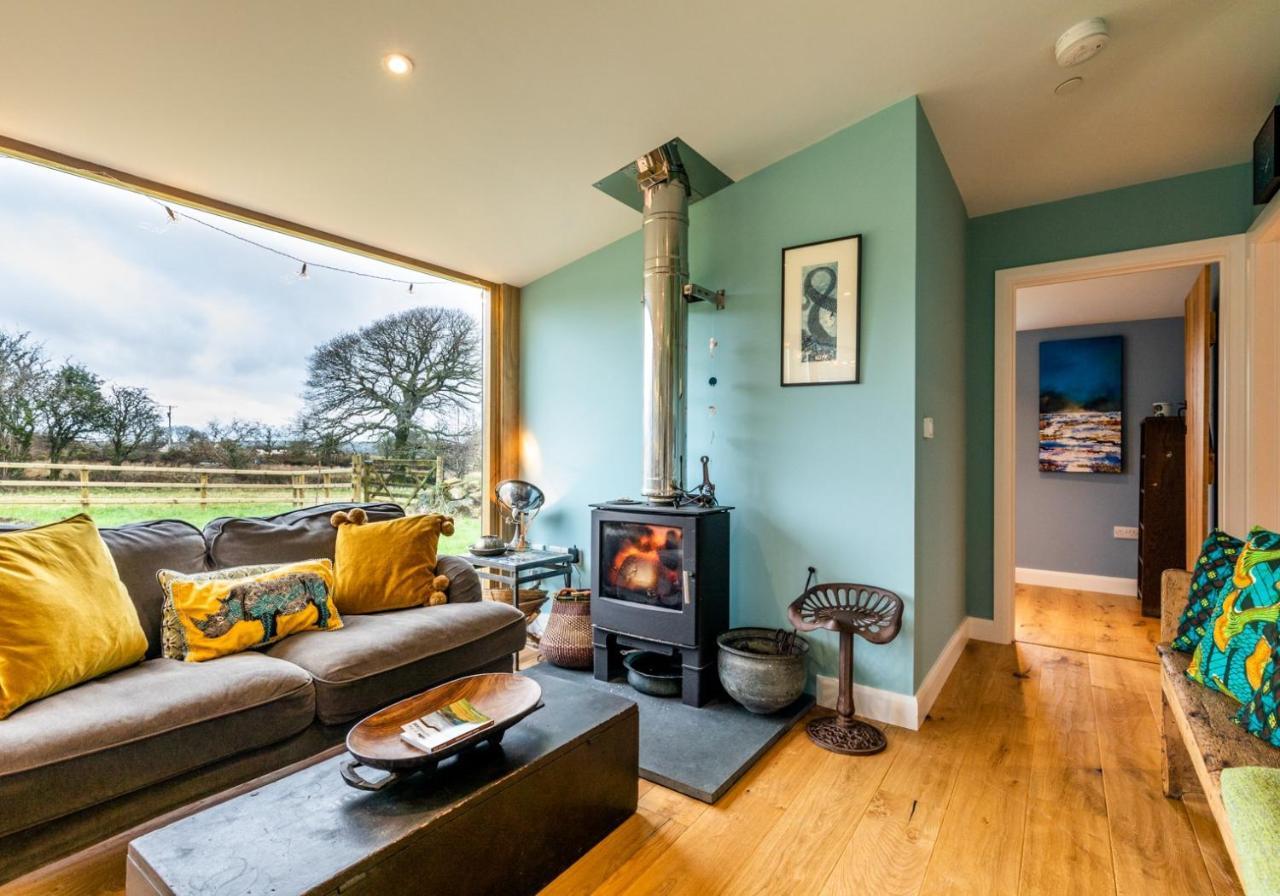 Penrhiw - A Country Cottage With Mountain Views Newport  Bagian luar foto