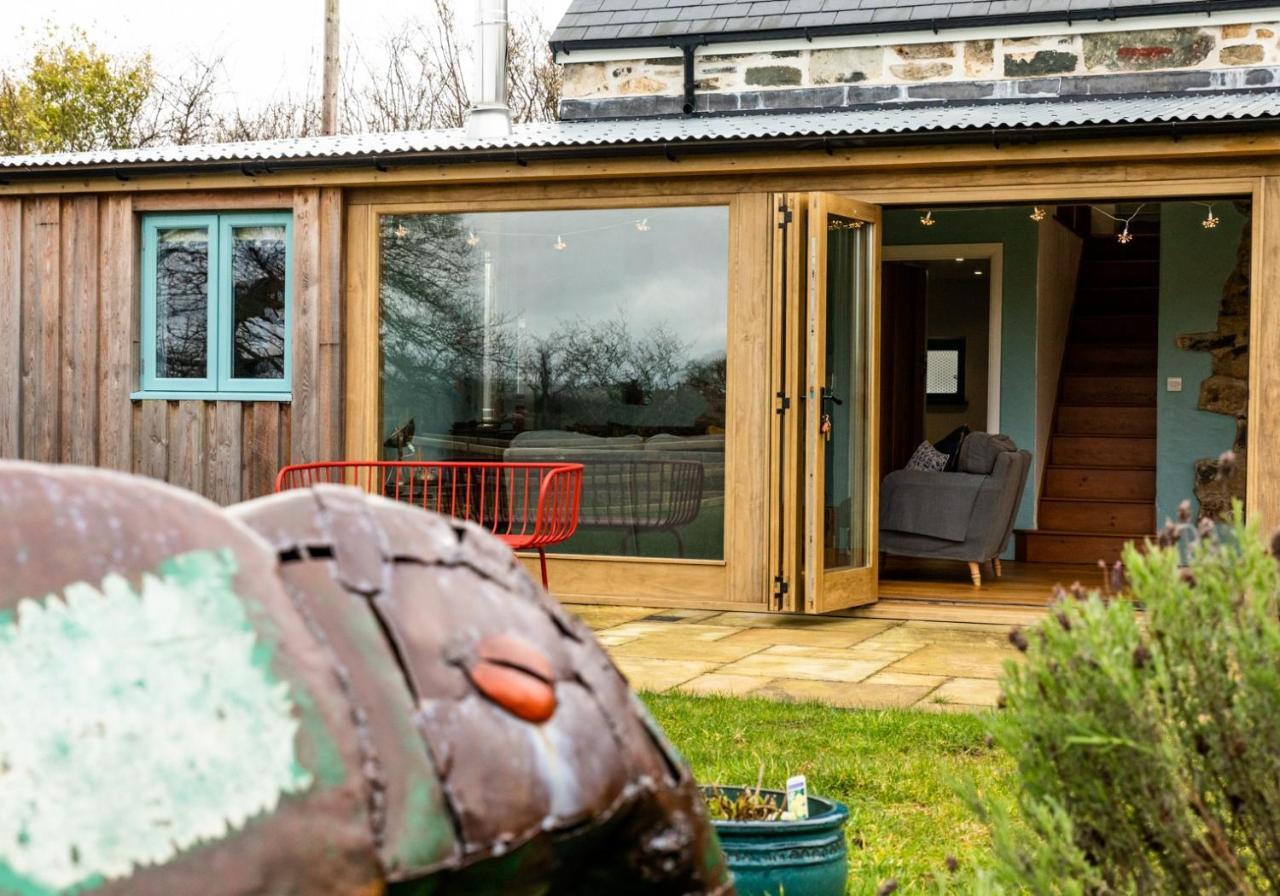 Penrhiw - A Country Cottage With Mountain Views Newport  Bagian luar foto