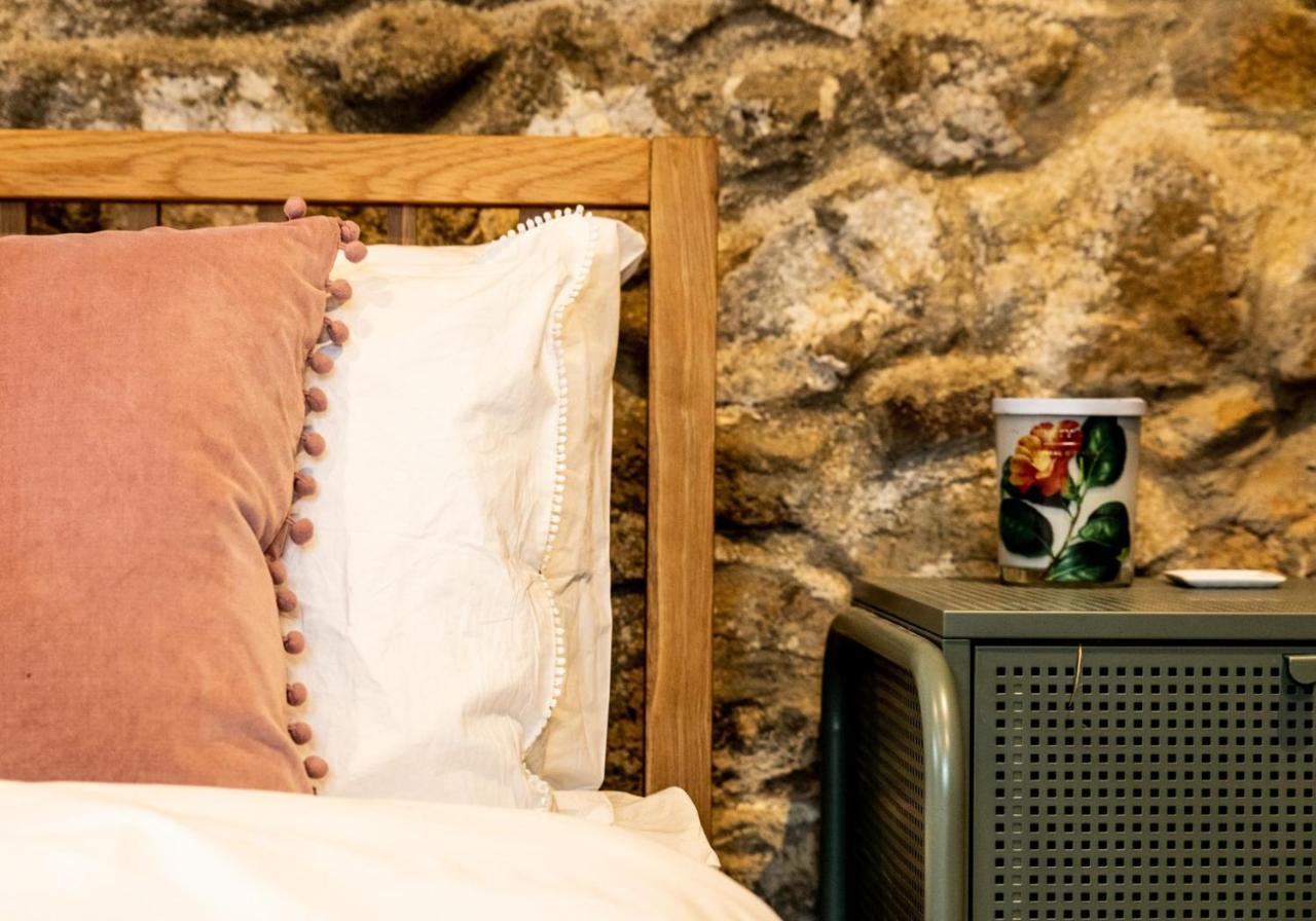 Penrhiw - A Country Cottage With Mountain Views Newport  Bagian luar foto