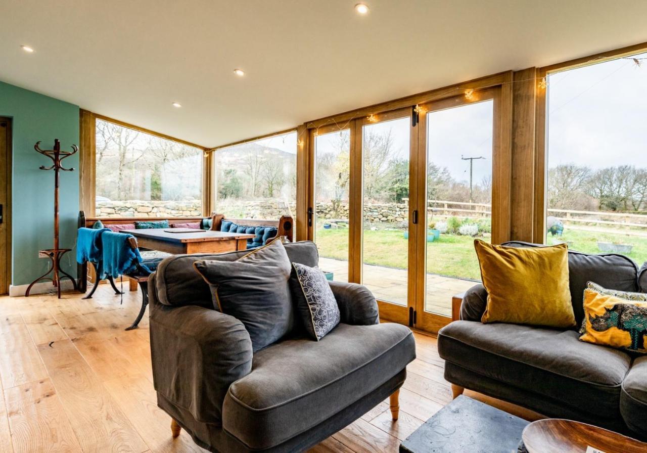 Penrhiw - A Country Cottage With Mountain Views Newport  Bagian luar foto