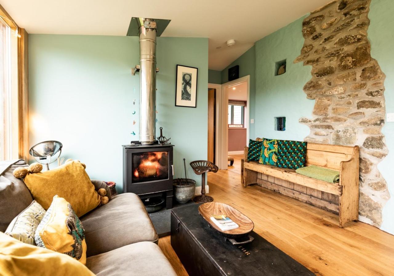 Penrhiw - A Country Cottage With Mountain Views Newport  Bagian luar foto
