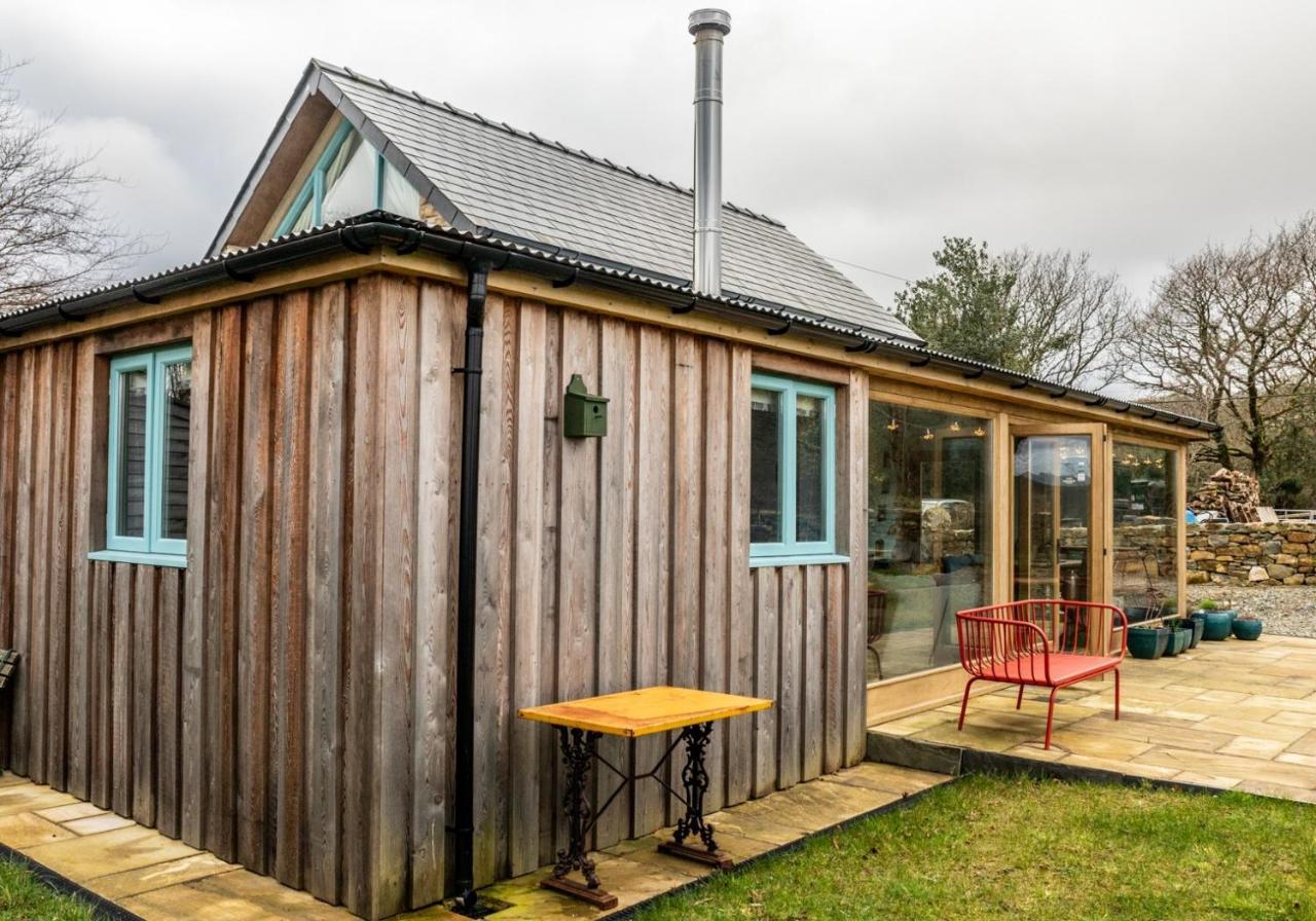 Penrhiw - A Country Cottage With Mountain Views Newport  Bagian luar foto