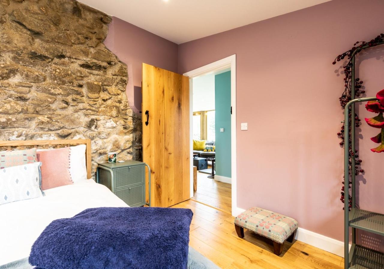 Penrhiw - A Country Cottage With Mountain Views Newport  Bagian luar foto