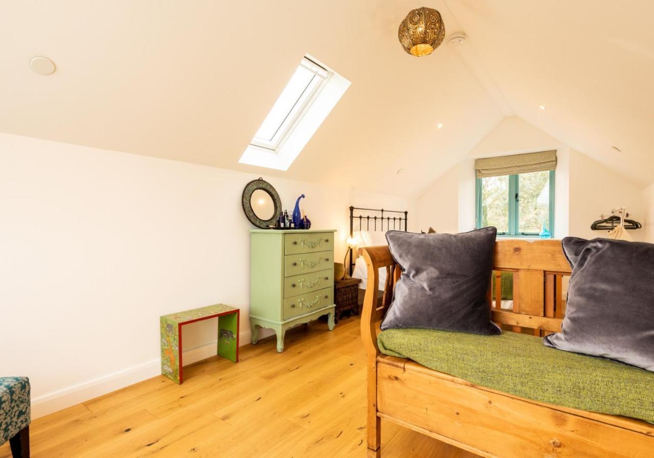 Penrhiw - A Country Cottage With Mountain Views Newport  Bagian luar foto