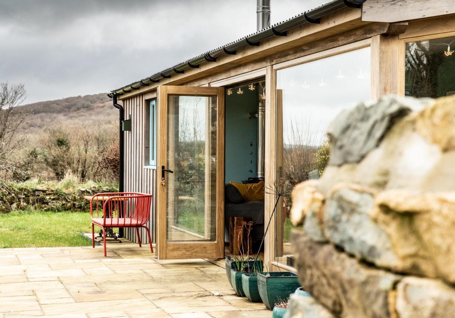 Penrhiw - A Country Cottage With Mountain Views Newport  Bagian luar foto